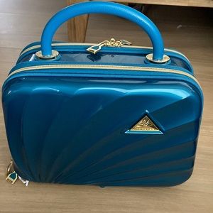 Tri force travel cosmetic bag -never used